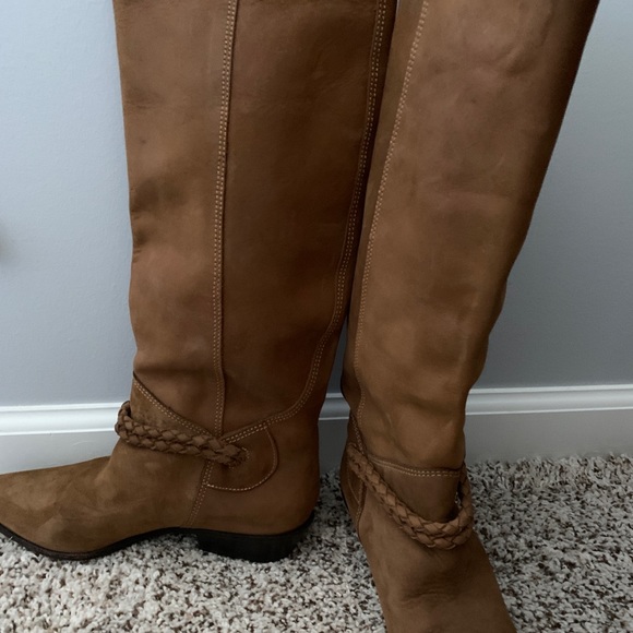 Brazilian leather boots with braided accent - Picture 2 of 3